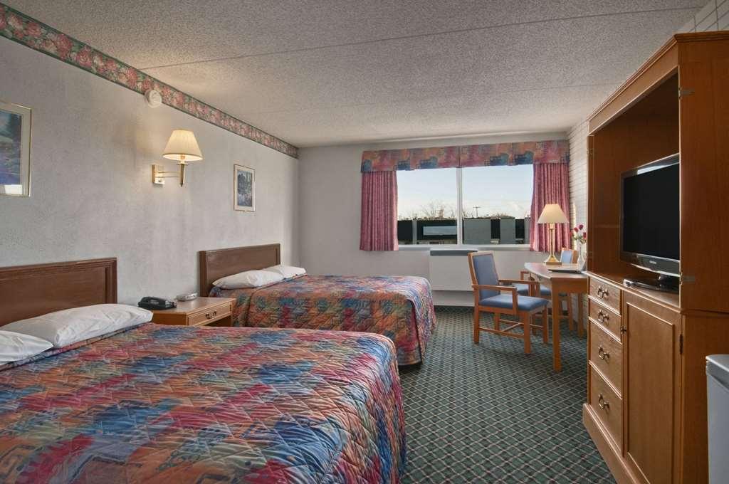 Travelodge By Wyndham Winnipeg Airport Room photo